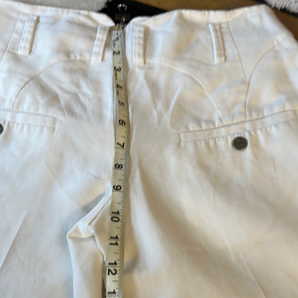 L Shorts - Picture 7 of 8